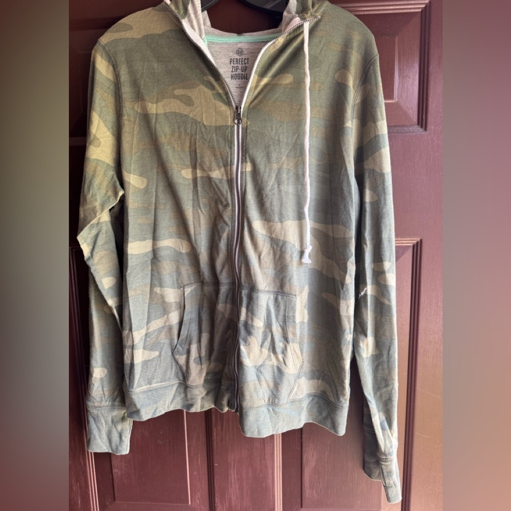 SO Perfect Zip Up Hoodie Size XL Camo